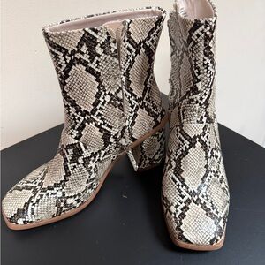 Snake-Print Women's Ankle Boots • Size 9 • New • Memory Foam